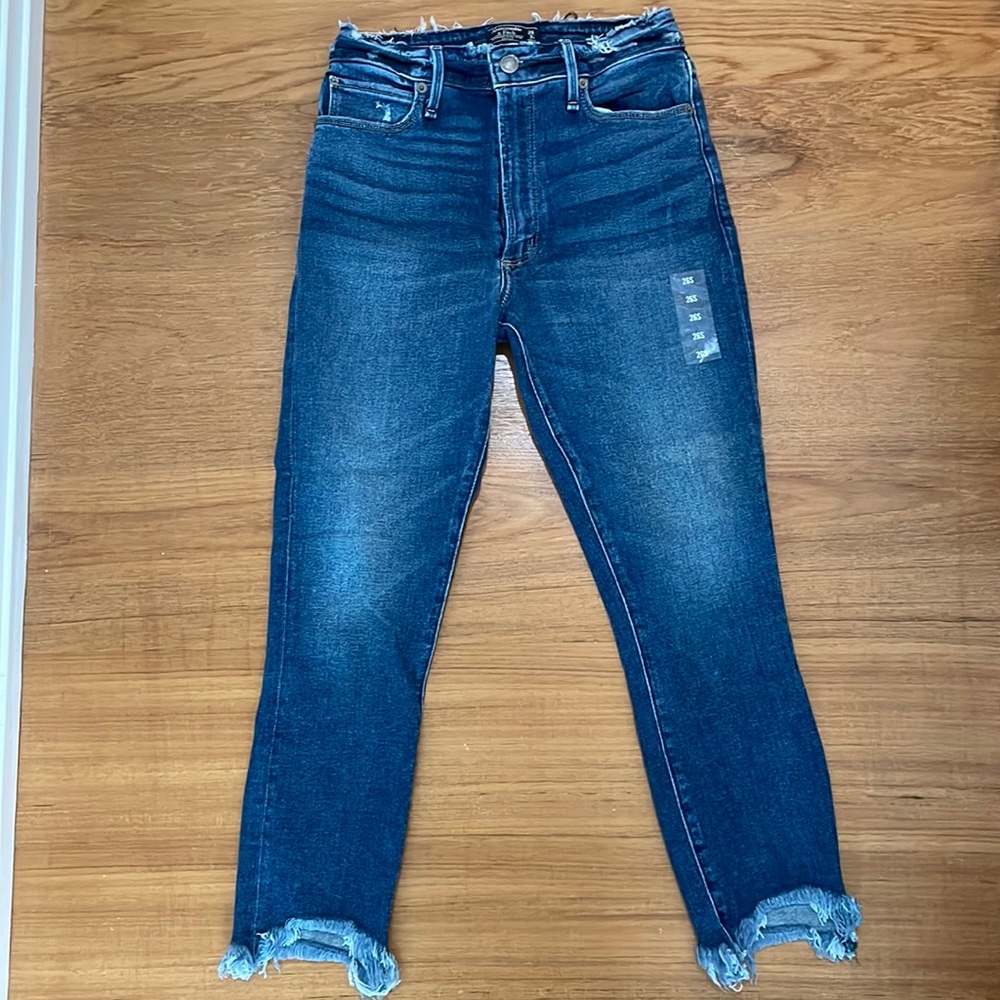 A&F Simone High Rise Ankle jeans. 26 Short. NWT!